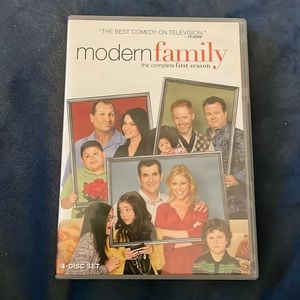 Modern family season 1 DVD set. Like new condition!